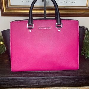 SOLD MICHAEL KORS Leather Bag